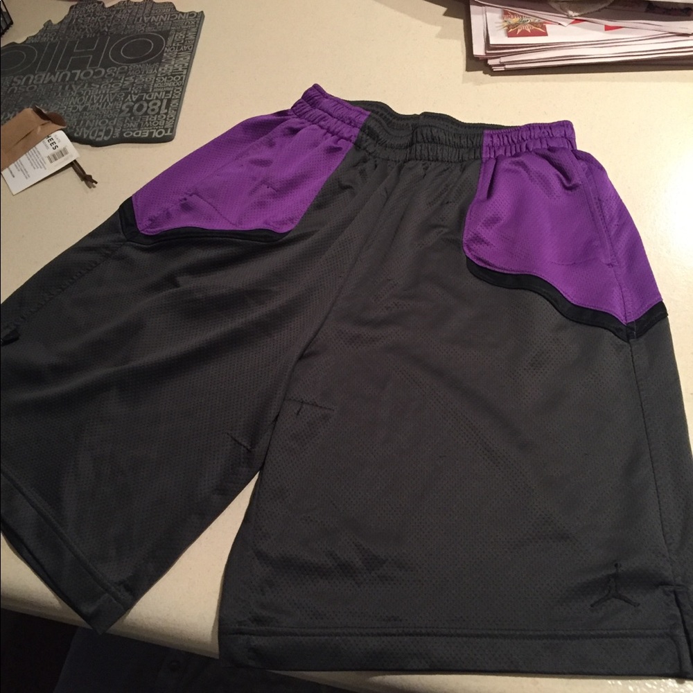 jordan basketball shorts size medium